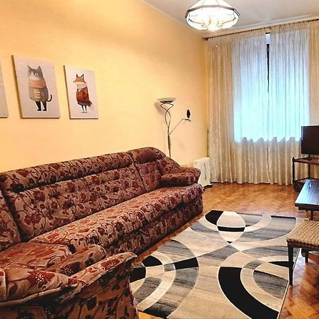 Cozy Apartment On Nezalezhnosti Avenue ハルキウ エクステリア 写真