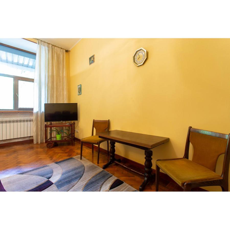 Cozy Apartment On Nezalezhnosti Avenue ハルキウ エクステリア 写真
