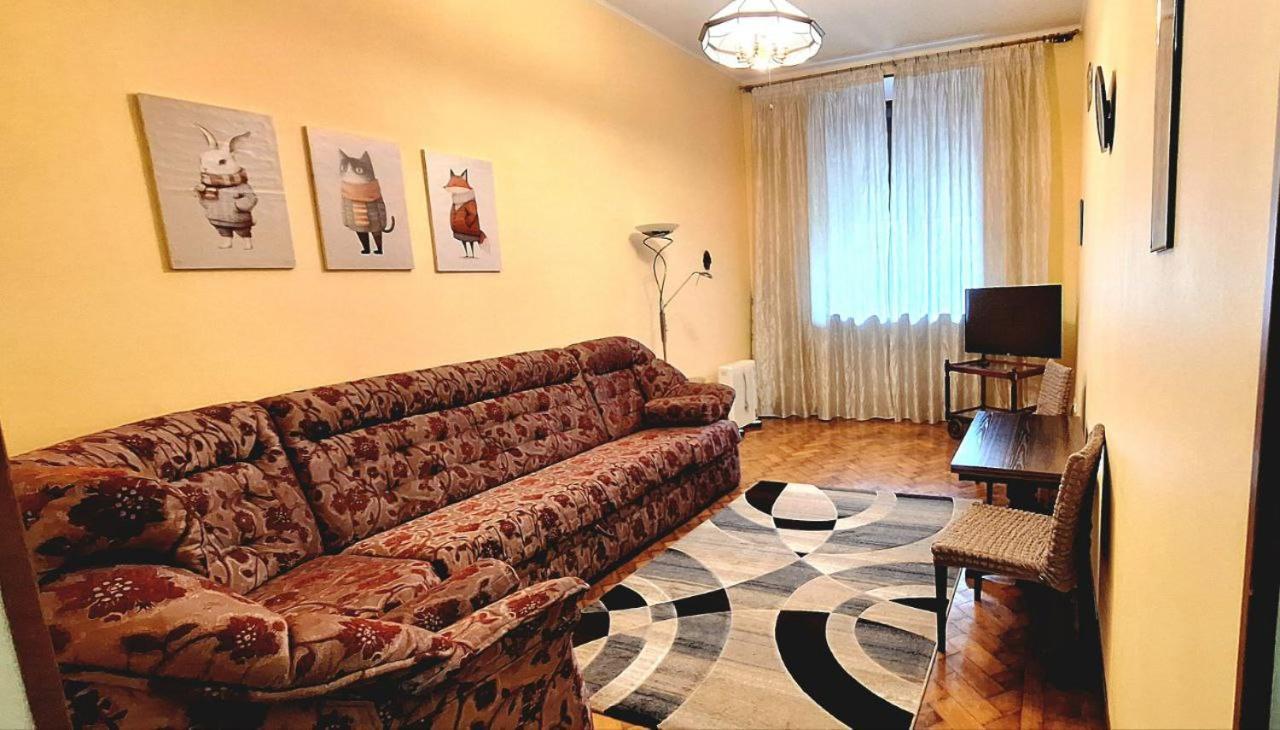 Cozy Apartment On Nezalezhnosti Avenue ハルキウ エクステリア 写真